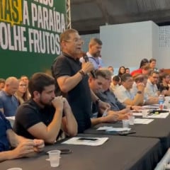 POLÊMICA: Adriano Galdino critica Gervásio em Riacho dos Cavalos: “Hospital não é lugar para politicagem” - VEJA O VÍDEO