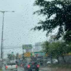 Ventos fortes e chuvas moderadas atingem João Pessoa e Litoral; AESA emite alerta