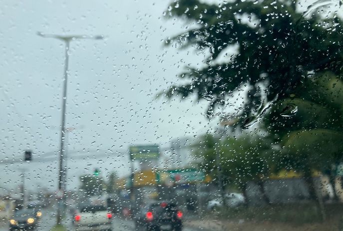 Ventos fortes e chuvas moderadas atingem João Pessoa e Litoral; AESA emite alerta