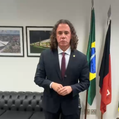 Veneziano critica tarifa de Trump e cobra reação institucional do Senado: “Figura caricata e medida descabida”; veja vídeo