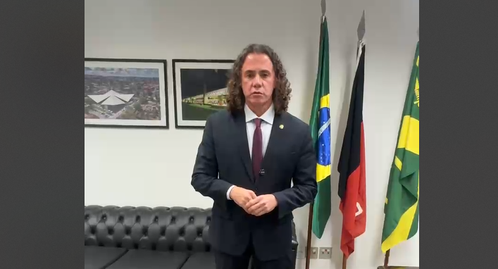 Veneziano critica tarifa de Trump e cobra reação institucional do Senado: “Figura caricata e medida descabida”; veja vídeo