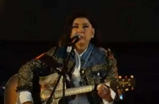 POLÊMICA: Roberta Miranda xinga homem durante show em Solânea: “Vá tomar no c*, vá se f#” - VEJA O VÍDEO