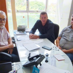 Prefeito Chicão Bernardo discute construção de via de acesso para Serra Redonda com técnicos do DER