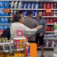 Mulher é flagrada agredindo verbalmente funcionárias de farmácia em João Pessoa; veja vídeo