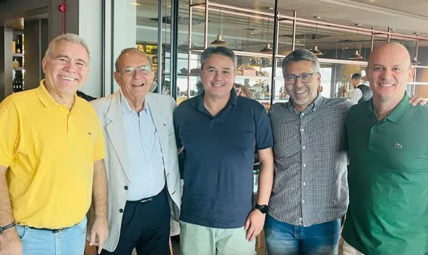 CONVITE FEITO: Efraim se reúne com Queiroga e Gilberto e esquenta rumores sobre filiação ao PL