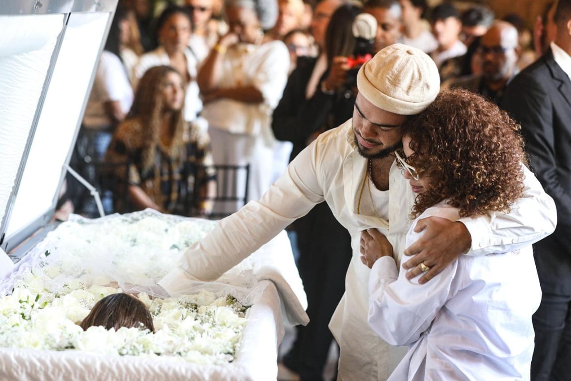 Adeus a Preta Gil: Familiares, fãs e amigos se despedem da cantora no Theatro Municipal do Rio; veja imagens