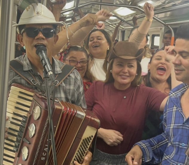 Usuários do CRAS de Bayeux participam de festa junina no trem do forró
