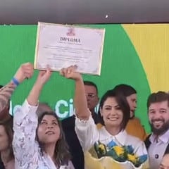 Michelle Bolsonaro chega a João Pessoa e recebe título de cidadã pessoense; veja o momento