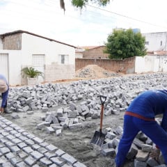 Prefeitura de Patos avança com obras de calçamento em diversos bairros da cidade