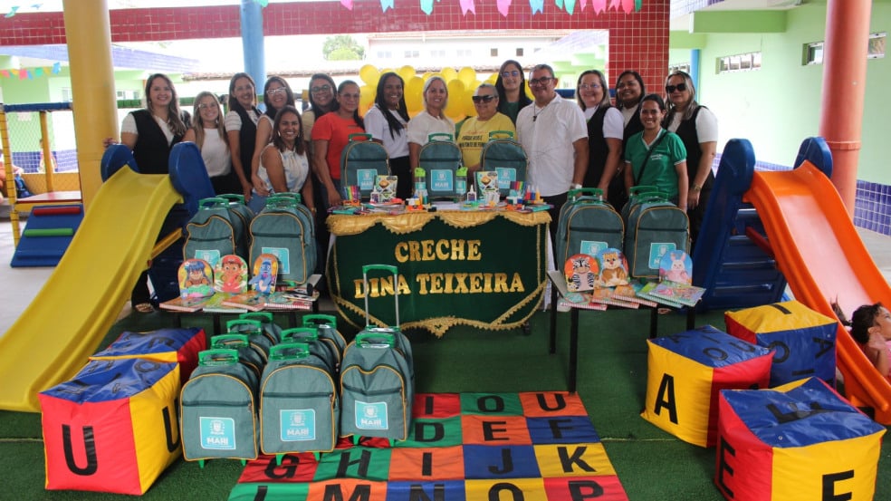 EDUCAÇÃO VALORIZADA: Gestão de Mari entrega kits escolares aos alunos da rede municipal de ensino, incluindo as creches e EJA