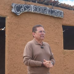 Adriano Galdino ressalta legado de Lula em visita à casa onde o presidente nasceu