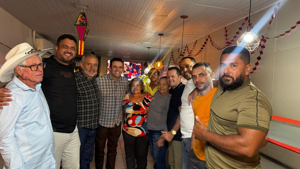 Dr. Jhony Bezerra fortalece pré-candidatura a deputado federal com apoios estratégicos no Cariri