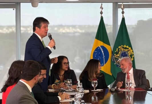 Ruy comemora sanção de lei histórica que proíbe testes em animais: “Vitória da ética, da ciência e da causa animal”