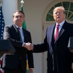 Em tom de ameaça, Trump defende Bolsonaro pela 1ª vez e provoca Lula