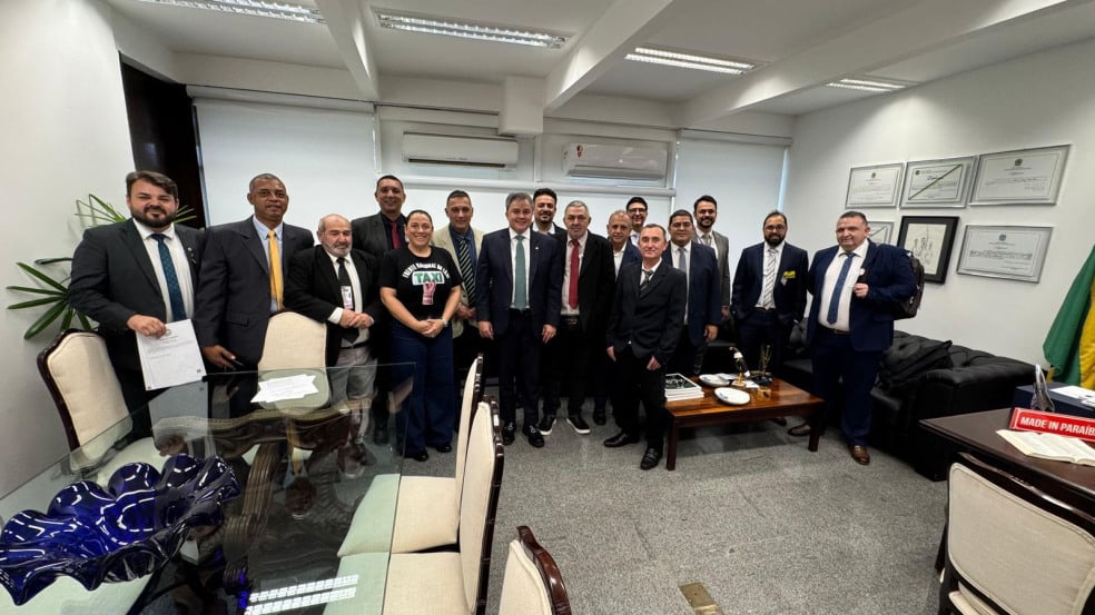 Efraim confirma apoio aos taxistas no projeto que garante direito de herança no serviço de táxi