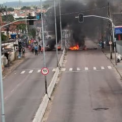 Feirantes protestam contra mudança de local do Mercado de Oitizeiro, em João Pessoa