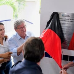 João Azevêdo entrega reforma de escola e pavimentação asfáltica em Pedro Régis e destaca presença do governo nos municípios