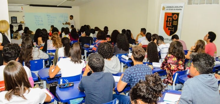 ELEGIS abre inscrições para cursos gratuitos de idiomas: inglês, espanhol e francês