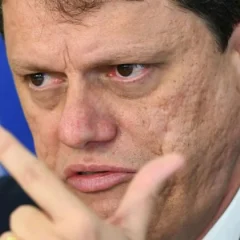 PSOL protocola pedido de impeachment de Tarcísio de Freitas por suposto apoio à fuga de Bolsonaro e submissão a chantagem internacional