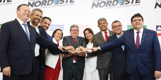 Governadores se reúnem com Lula e ministros para debater impactos das novas tarifas sobre produtos brasileiros; medidas emergenciais estão em estudo.