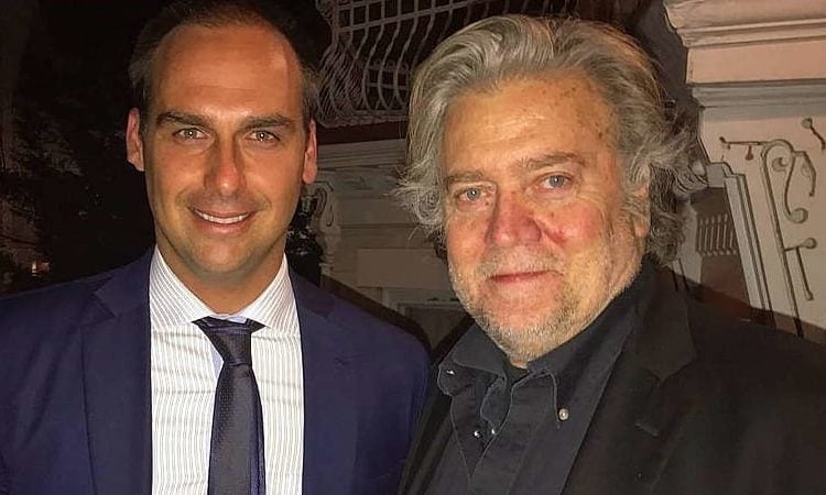 Estrategista de Trump impõe condição para fim das tarifas: "Derrubem o processo contra Bolsonaro e derrubamos as tarifas"