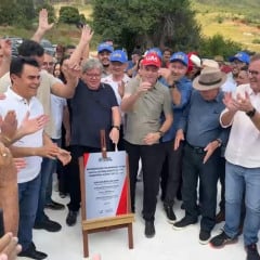 Em dia histórico, João Azevêdo entrega Estrada de Boqueirão em Cajazeiras