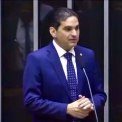 Projeto de Murilo Galdino que garante intérpretes de LIBRAS em pontos turísticos avança na Câmara dos Deputados
