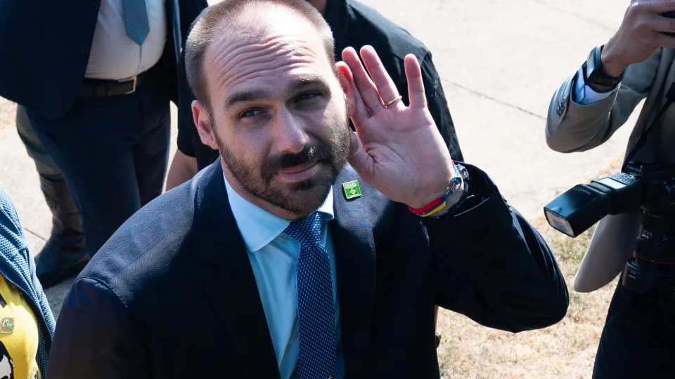 EDUARDO BOLSONARO NA MIRA DO STF: Investigado por atuação nos EUA, deputado é acusado de coação, obstrução e atentado à soberania; entenda o caso