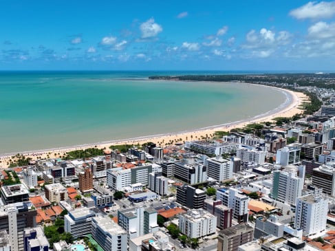 Turismo impulsiona boom imobiliário e aquece economia de João Pessoa, que lidera crescimento populacional no Nordeste