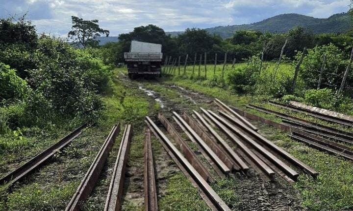 Homem é preso ao tentar furtar trilhos de trem em Mogeiro