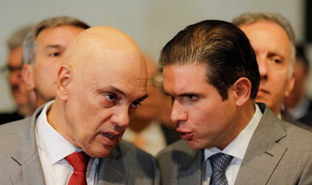 Após diálogo com Hugo Motta, Moraes suspende decisões sobre IOF e propõe conciliação entre governo e Congresso