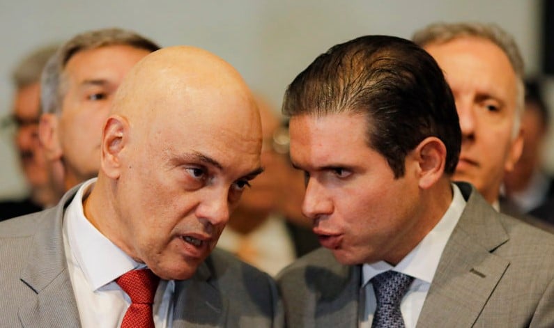 Após diálogo com Hugo Motta, Moraes suspende decisões sobre IOF e propõe conciliação entre governo e Congresso