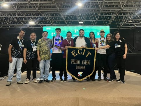 Equipe de robótica da ECIT Pedro Anísio conquista 1º lugar e garante vaga na Competição Brasileira de Robótica