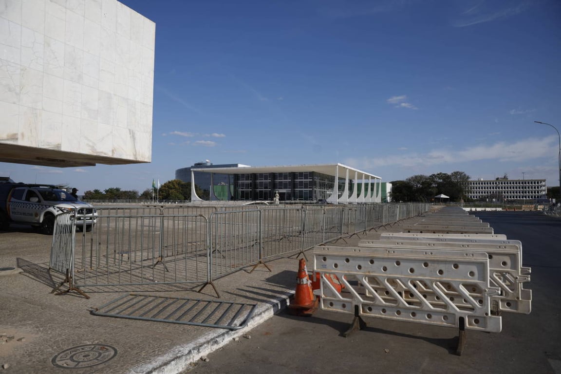 Julgamento de Bolsonaro: STF fará varredura em casas de ministros, e policiais que dormem no tribunal 