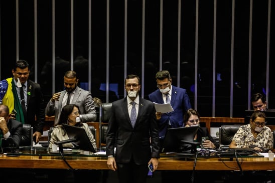 Hugo Motta marca sessão e avisa: deputado que tentar obstruir será suspenso e retirado pela polícia