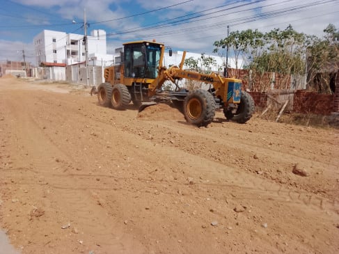 SEINFRA intensifica serviços de infraestrutura e manutenção em diversos bairros de Patos