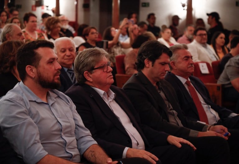 João Azevêdo entrega revitalização do Teatro Santa Roza e destaca importância da obra para o Centro Histórico de João Pessoa