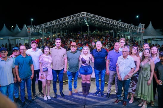 Lucas Ribeiro prestigia Festival do Leite de Cabra, em Coxixola, e Festa do Queijo, em Caturité, e ressalta apoio do governo