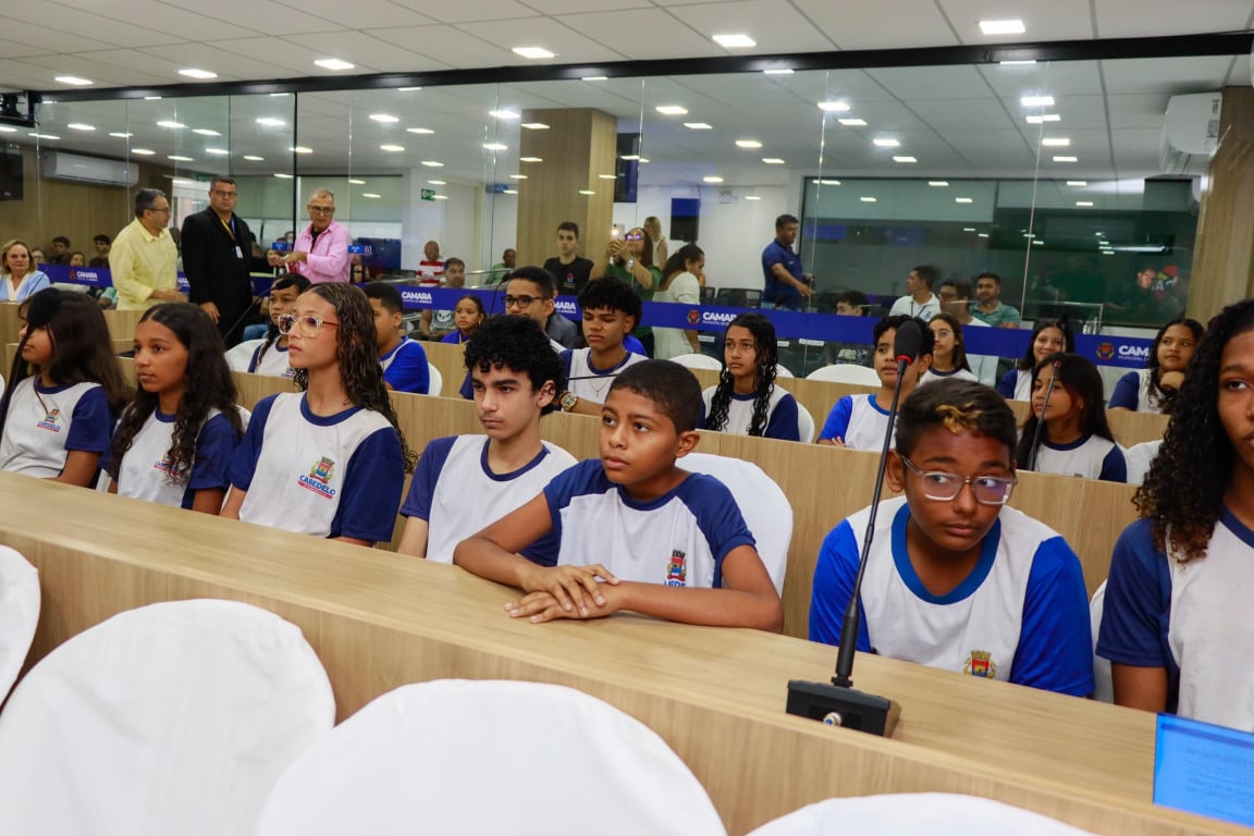 Cabedelo empossa primeiros vereadores estudantis do projeto "Câmara Aberta: Parlamento Jovem"