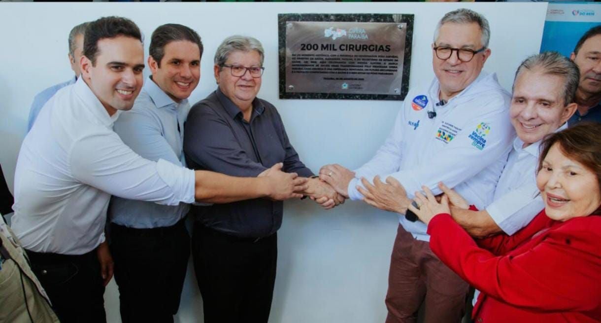 Governador esteve ao lado de Padilha, Hugo Motta e Lucas Ribeiro durante agenda no Sertão; construção do Hospital de Trauma e ampliação de leitos foram vistoriadas Governador esteve ao lado de Padilha, Hugo Motta e Lucas Ribeiro durante agenda no Sertão; construção do Hospital de Trauma e ampliação de leitos foram vistoriadas
