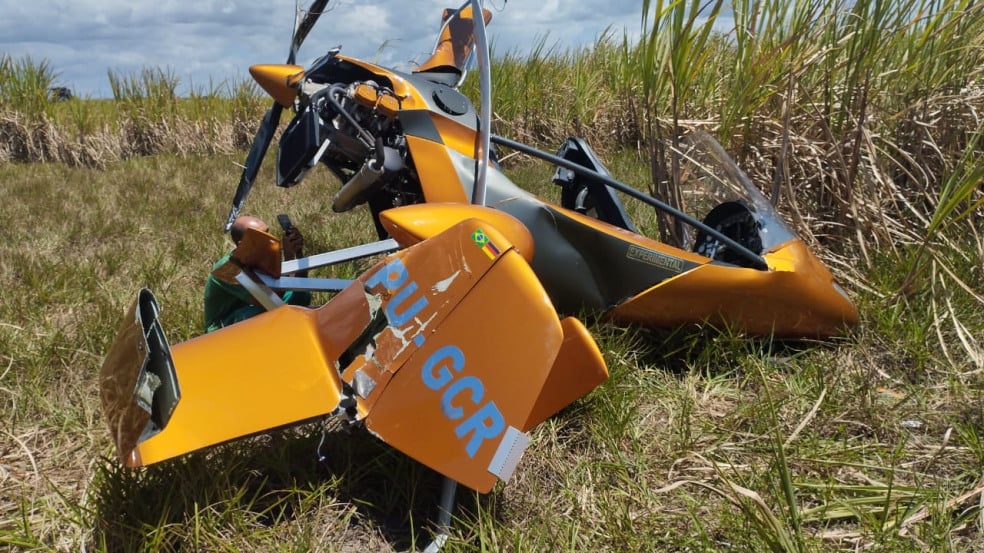 SUSTO: Aeronave faz pouso forçado em canavial de Santa Rita