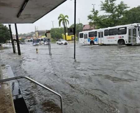 Fortes chuvas em João Pessoa provocam desvios e atrasos no transporte coletivo; veja as áreas afetadas