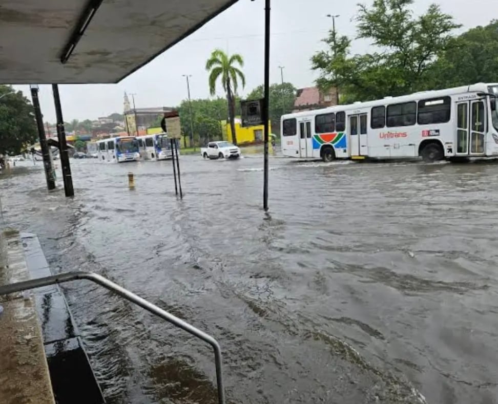 Fortes chuvas em João Pessoa provocam desvios e atrasos no transporte coletivo; veja as áreas afetadas