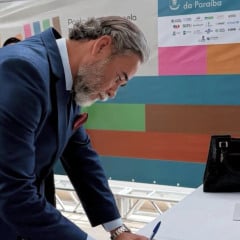 Adriano Martins assina Pacto Estadual pela Primeira Infância, em Campina Grande