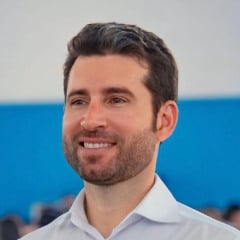 Lei do deputado Michel Henrique é sancionada e garante vagas de estacionamento para gestantes e cuidadores de bebês na Paraíba