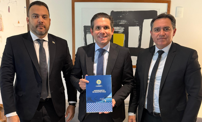 Secretário Jean Nunes entrega projeto para fortalecimento do sistema de segurança pública ao Presidente Hugo Motta