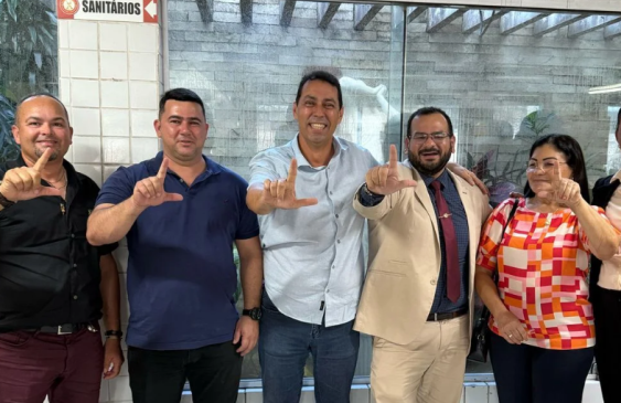 Depois de Elton Gomes, foi a vez de Mersinho da UP fazer o "L" de Léo Bandeira e reforçar bancada do prefeito na Câmara Municipal de Lucena