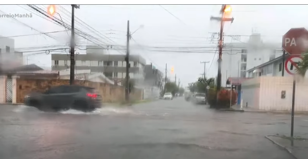 TRANSTORNOS: Fortes chuvas provocam alagamentos em diversos pontos da Capital nesta sexta (15) - VEJA VÍDEOS