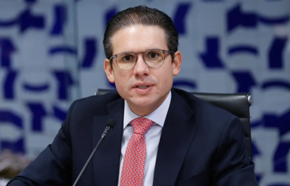 Hugo Motta quer votar nesta quarta PL que cria regras de proteção a crianças na internet