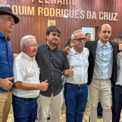Cícero Lucena recebe Título de Cidadão Pilonense durante comemoração dos 72 anos de emancipação de Pilões